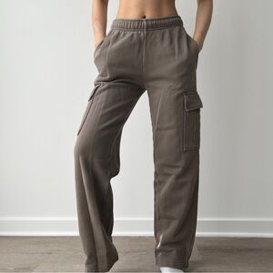 Aritzia Tna Cozy Fleece Mega Cargo Oversized Wide-Leg Sweatpants GD Turner Taupe